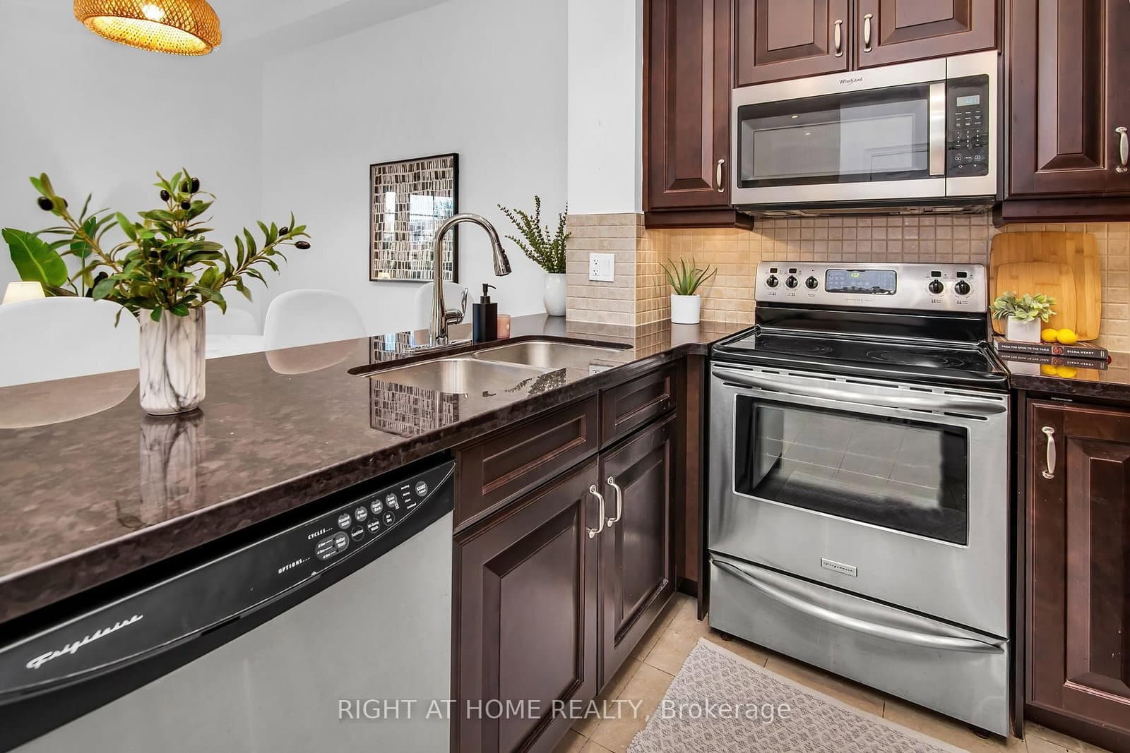 20 Burkebrook Place, Unit 306 thumbnail 10
