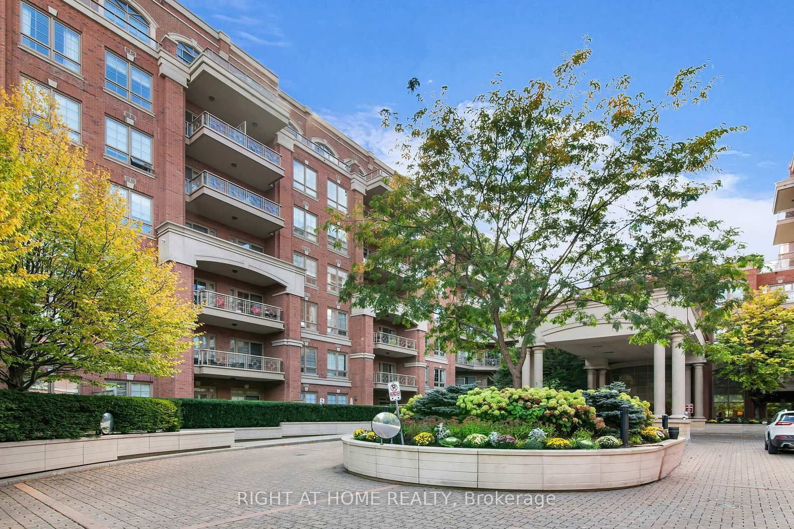 20 Burkebrook Place, Unit 306 thumbnail 2