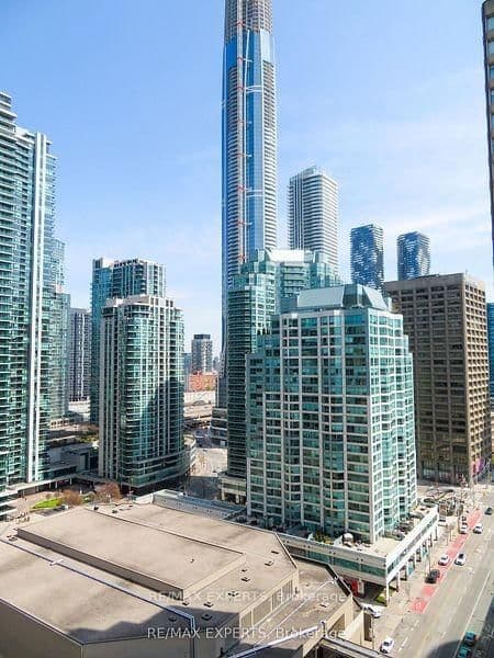 #1013 - 33 Harbour Square