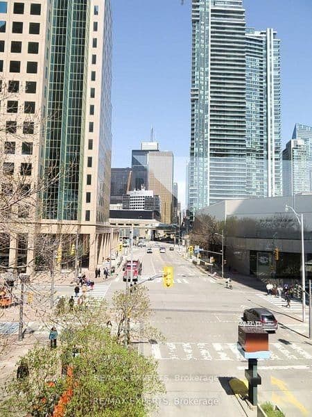 33 Harbour Square, Unit 1013 thumbnail 2