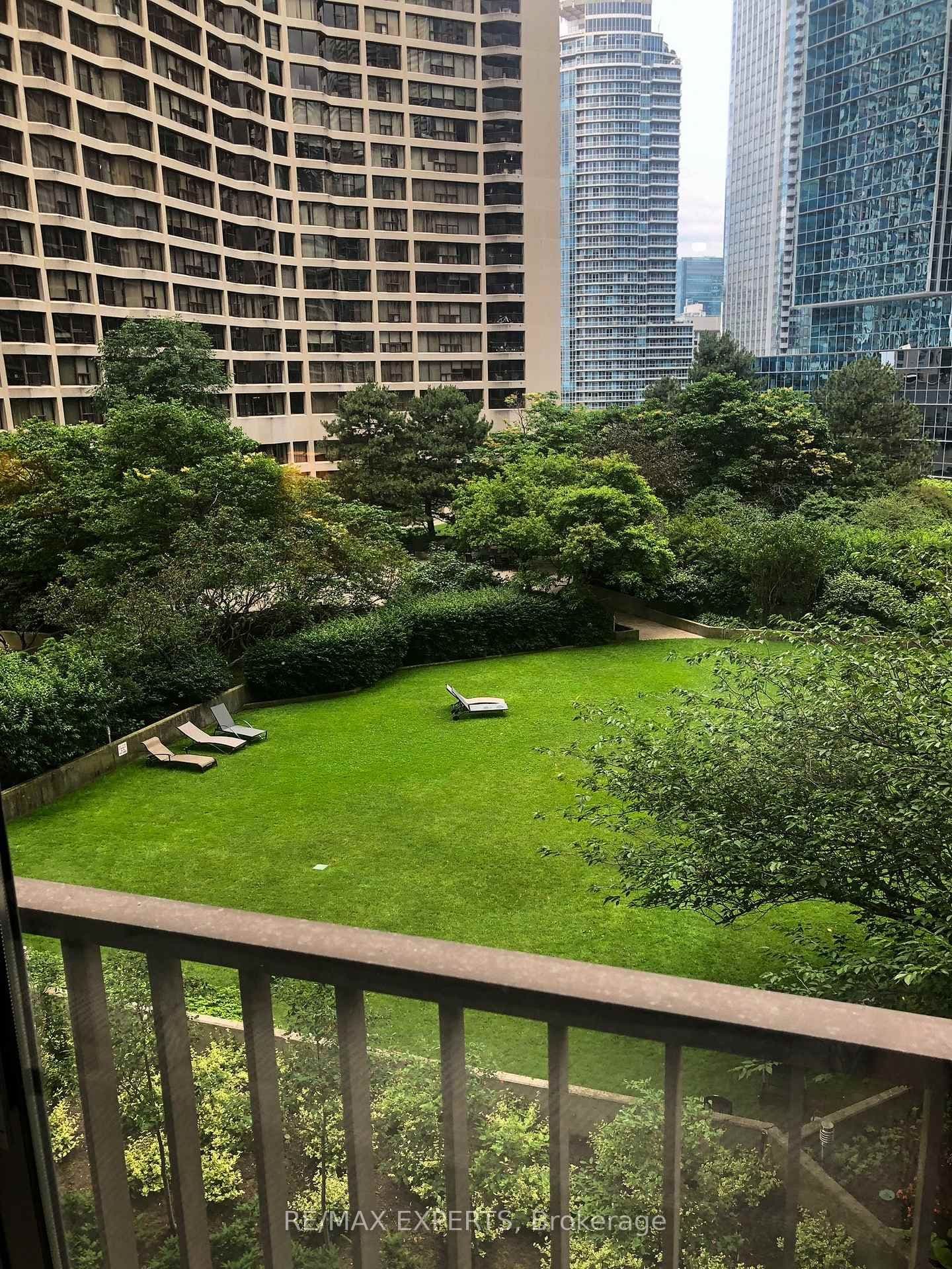 33 Harbour Square, Unit 1013 thumbnail 33