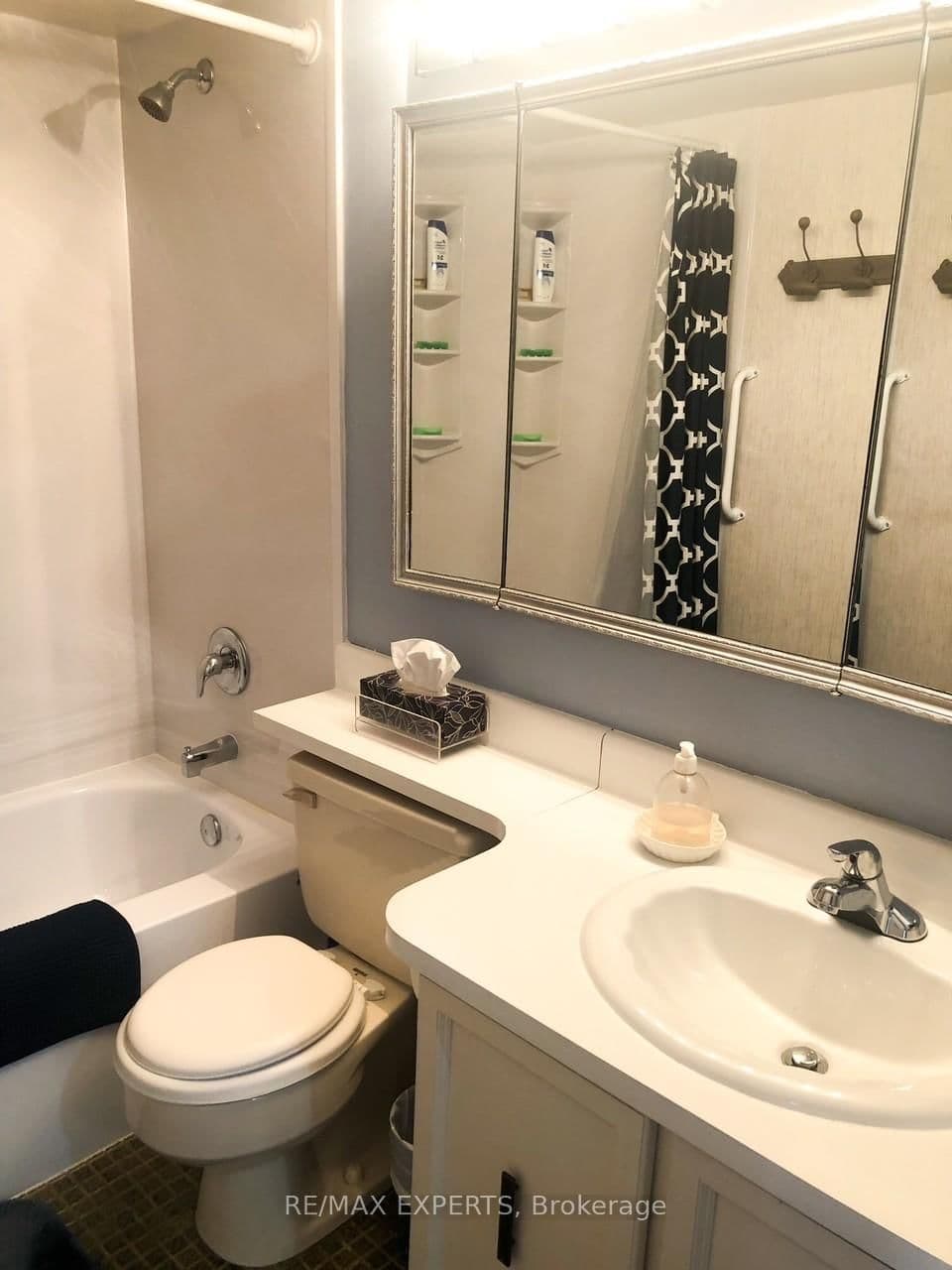33 Harbour Square, Unit 1013 thumbnail 8