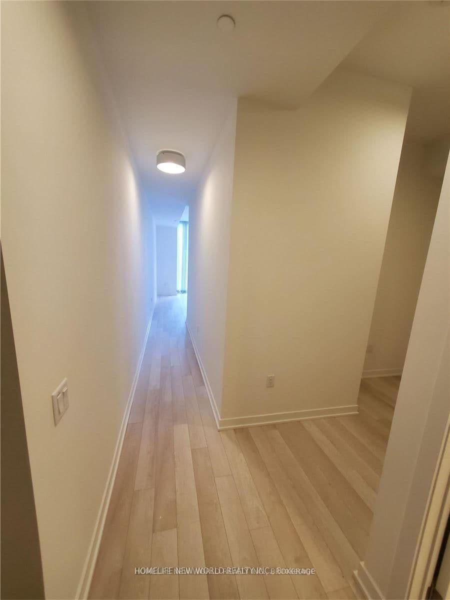 357 King Street W, Unit 3605 thumbnail 4