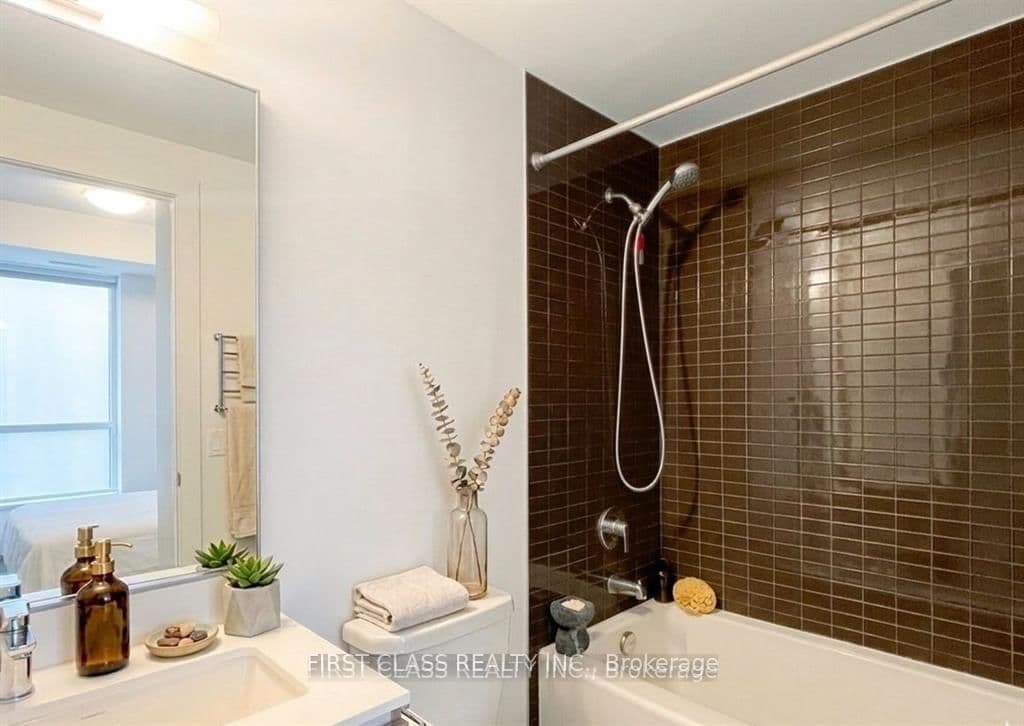 200 Bloor Street W, Unit 1405 thumbnail 5