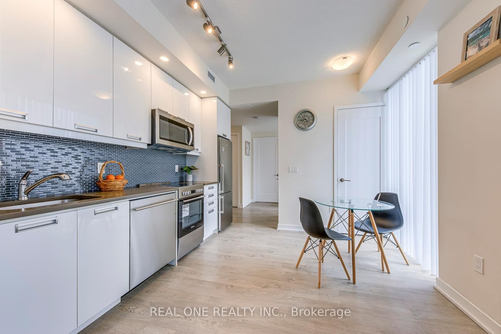 99 JOHN Street, Unit 1001 thumbnail 9