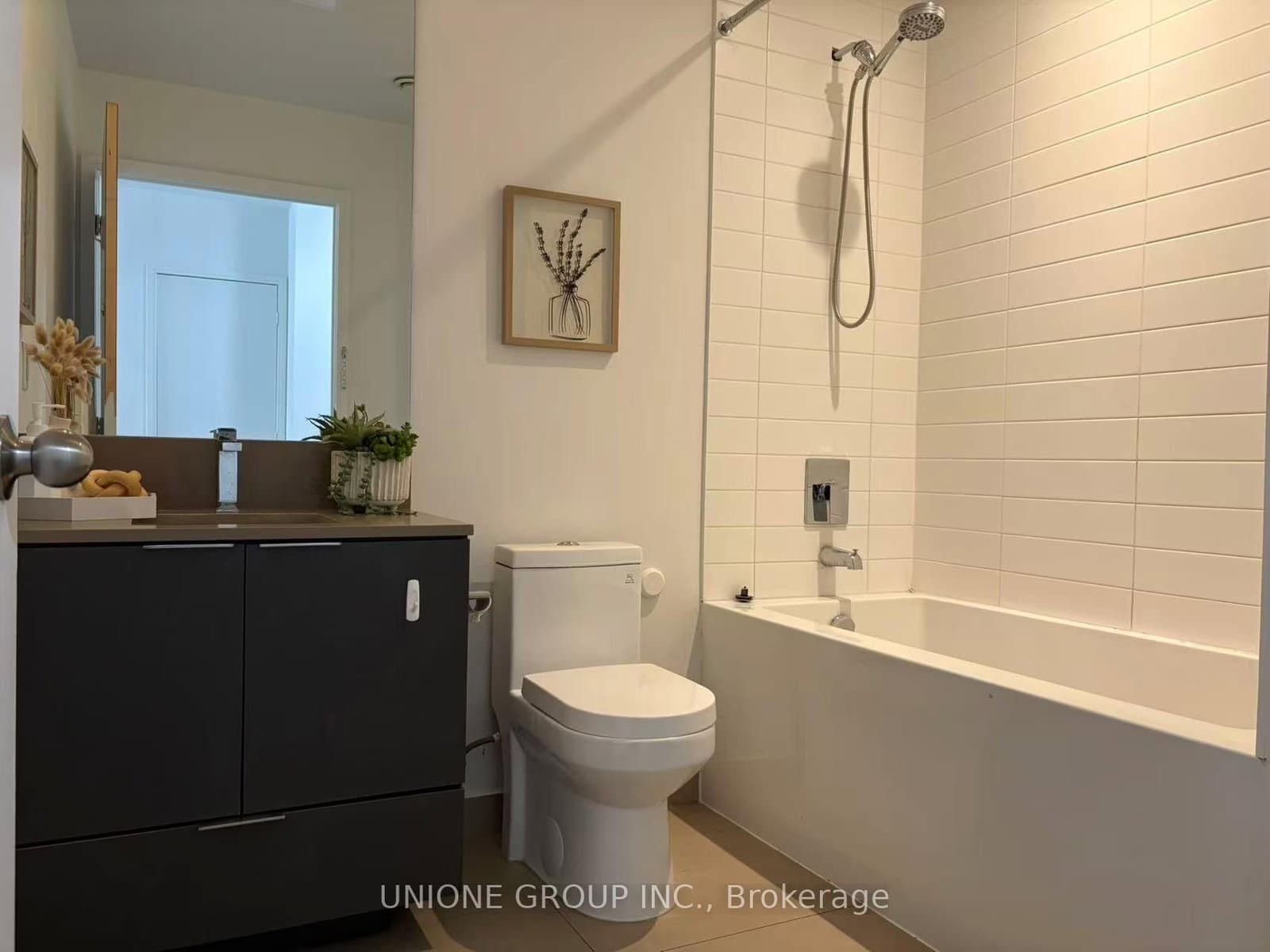 181 Dundas Street E, Unit 502 thumbnail 6