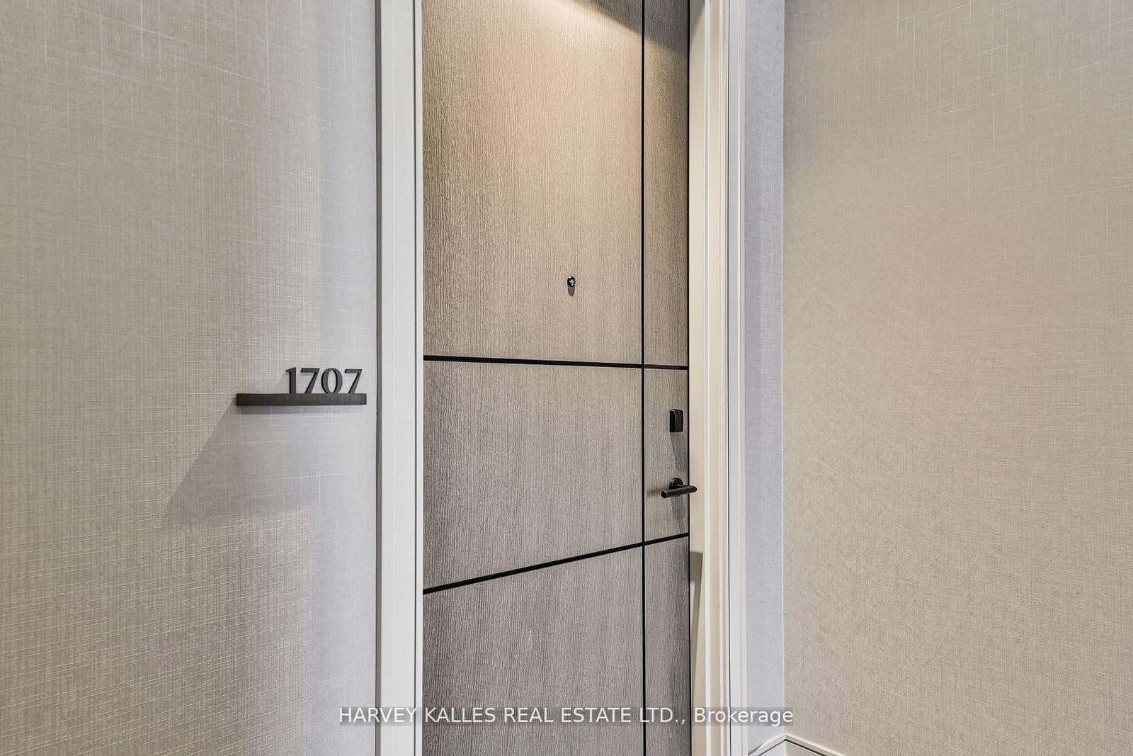 215 Lonsdale Road, Unit 1707 thumbnail 2