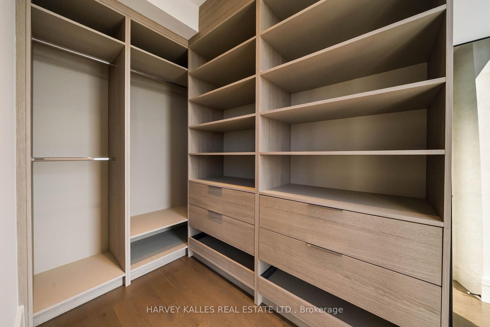215 Lonsdale Road, Unit 1707 thumbnail 25