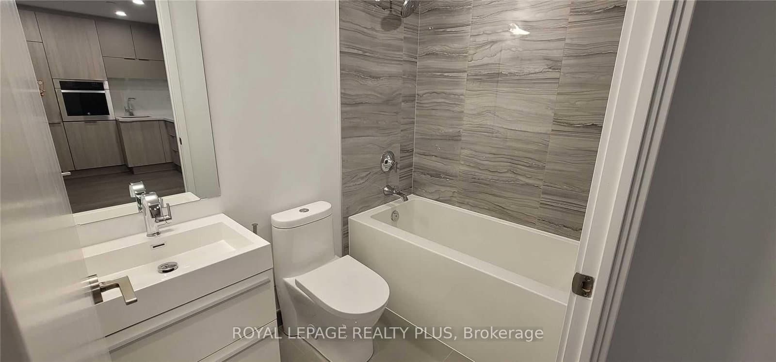 39 Roehampton Avenue E, Unit 1807 thumbnail 10