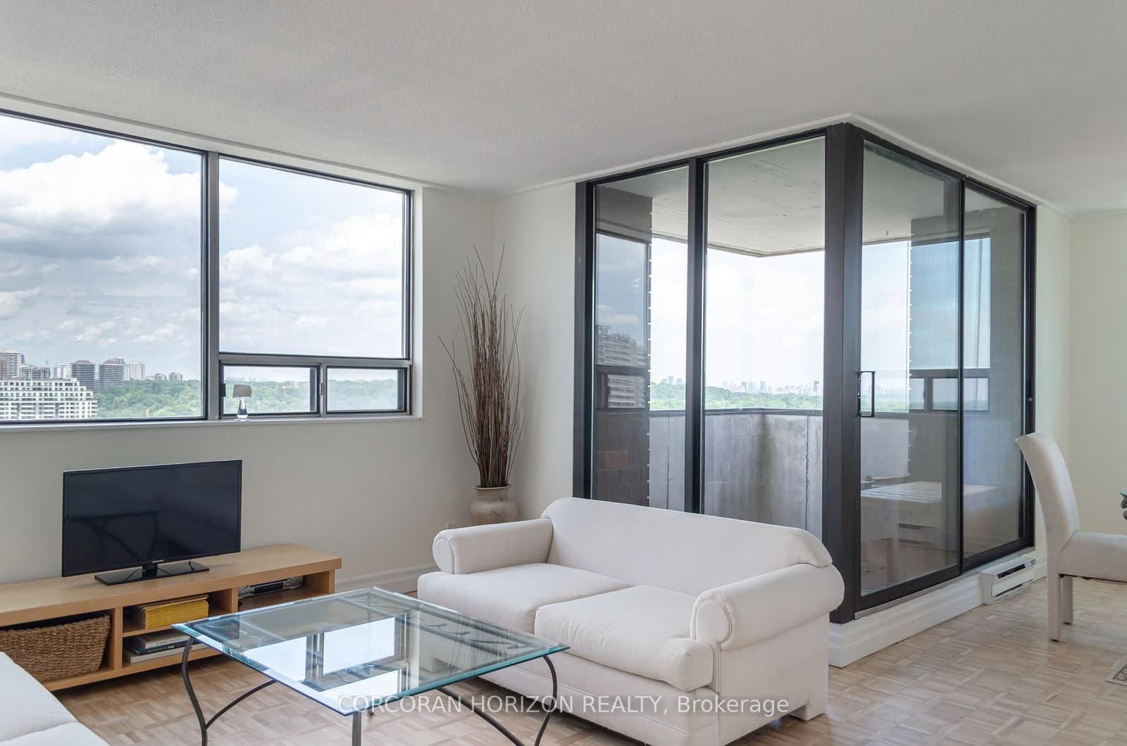 914 Yonge Street, Unit 1511 thumbnail 4