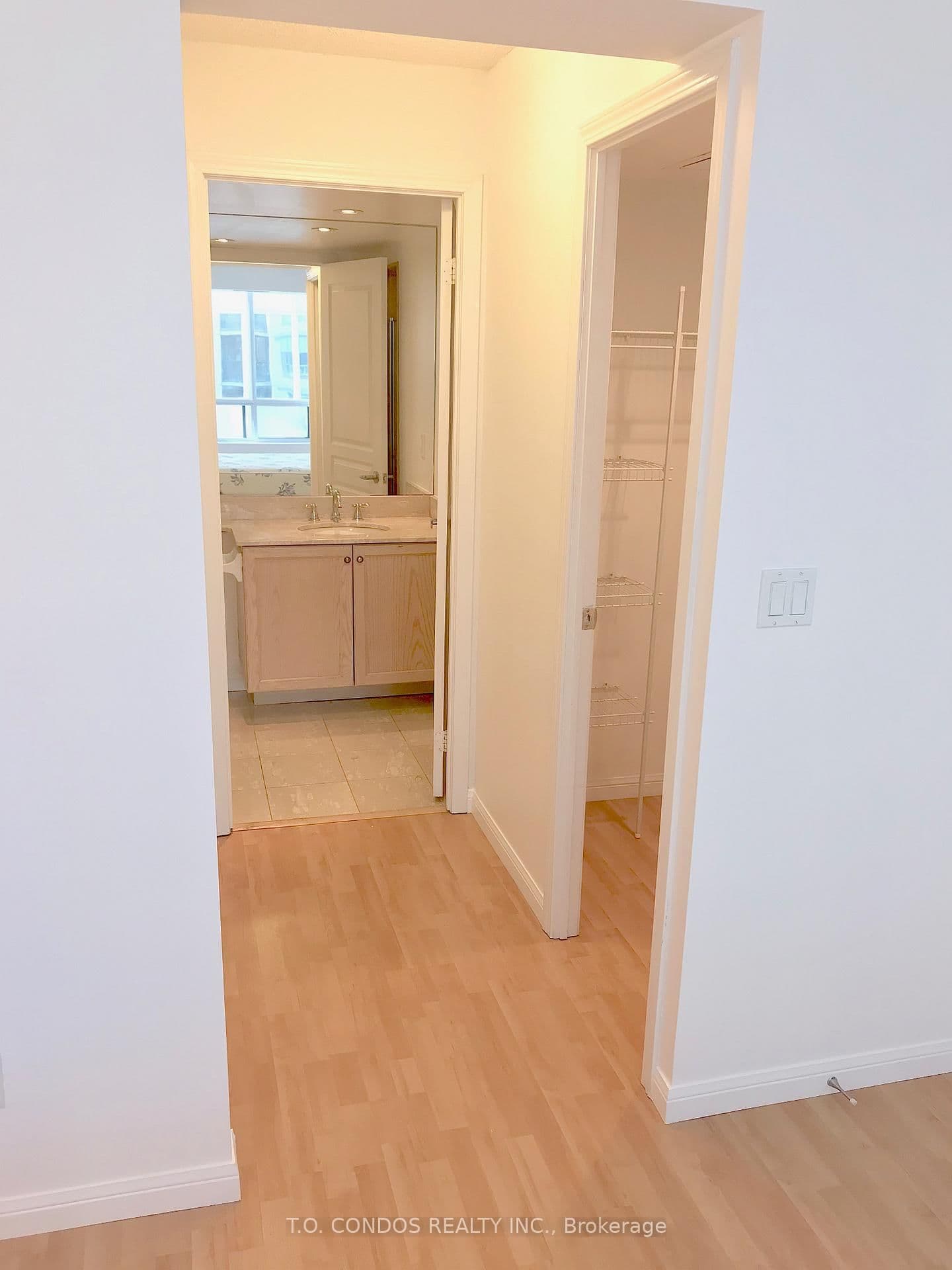 140 Simcoe Street, Unit 610 thumbnail 16