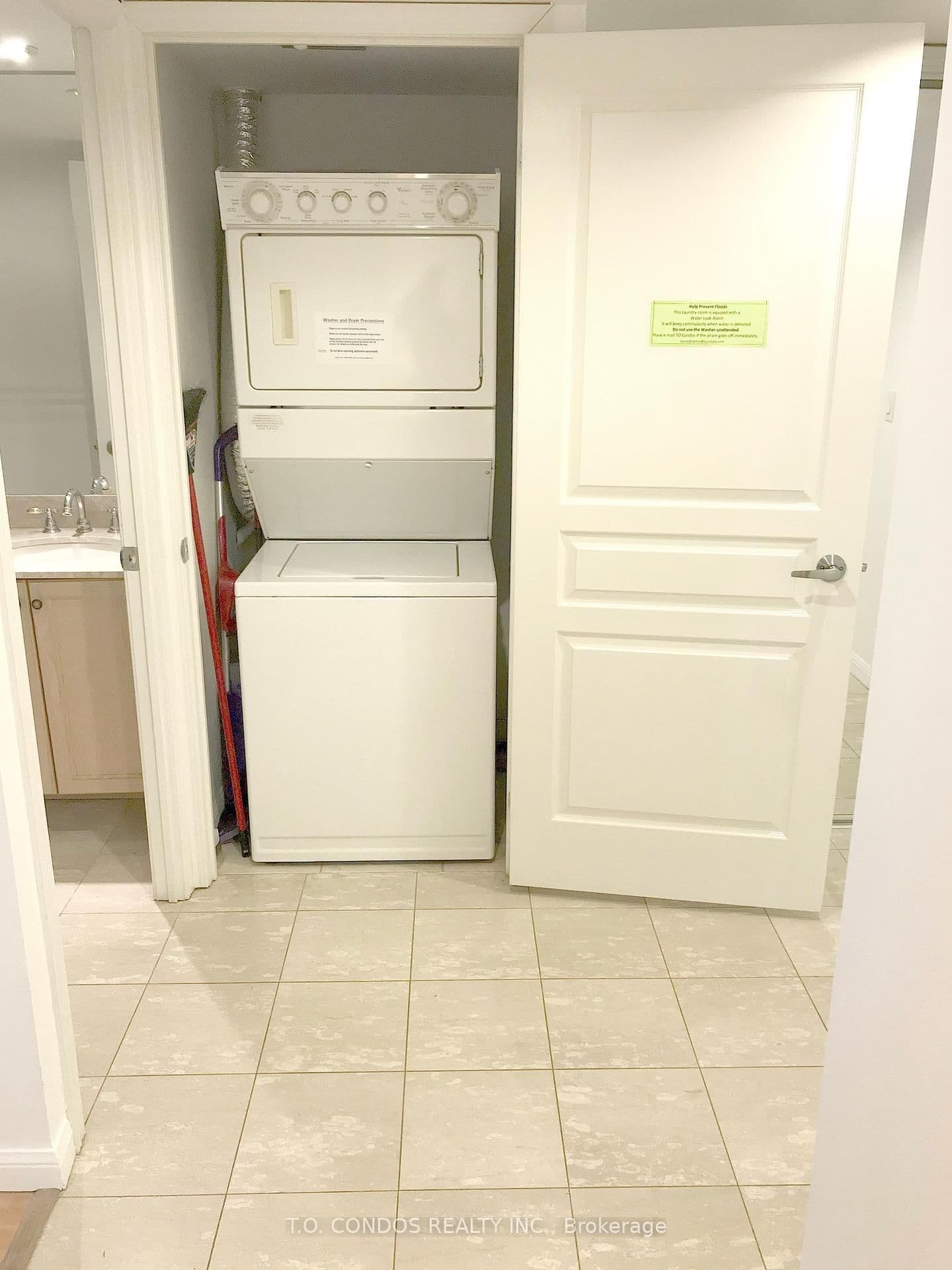 140 Simcoe Street, Unit 610 thumbnail 3