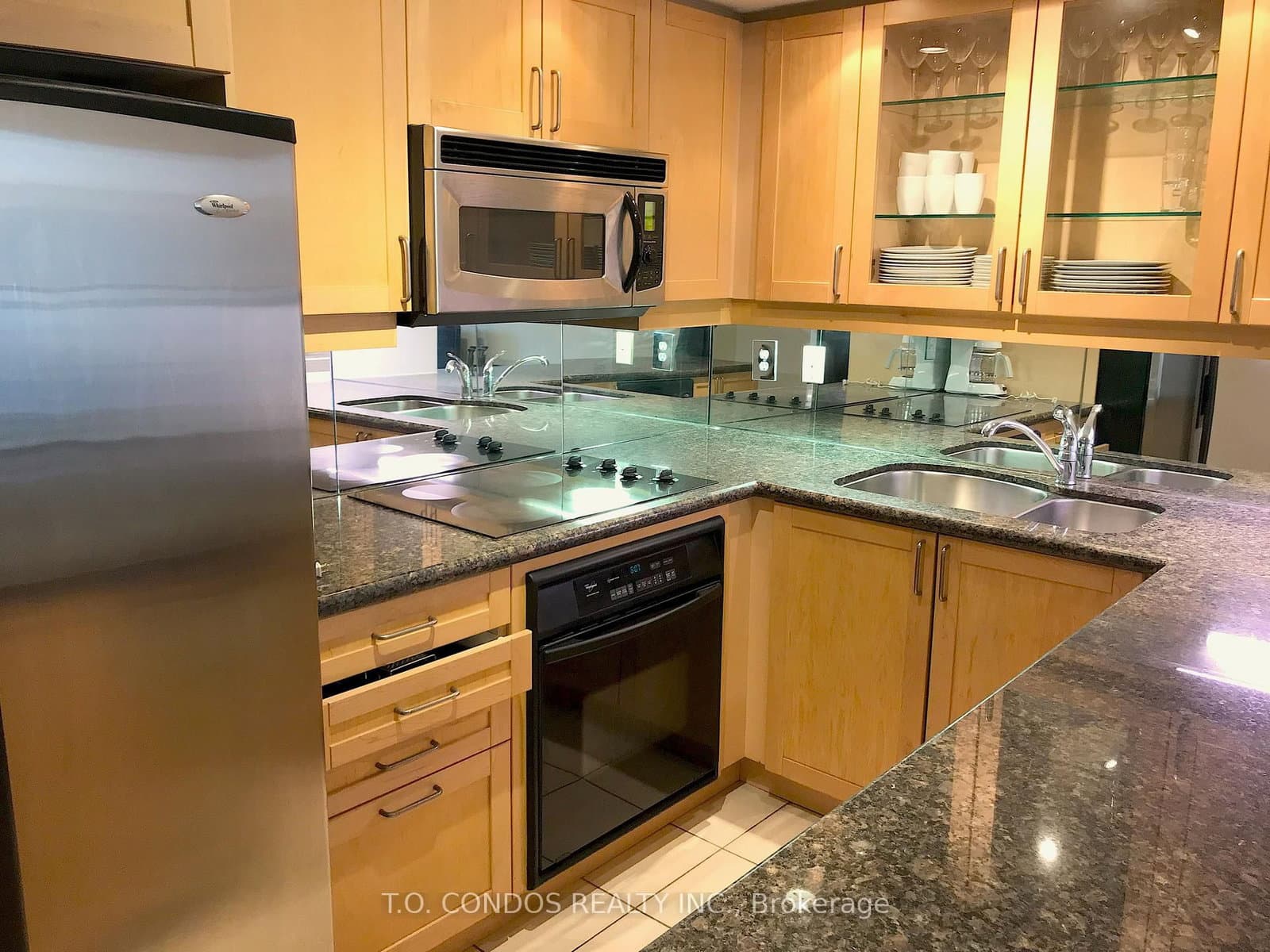 140 Simcoe Street, Unit 610 thumbnail 8