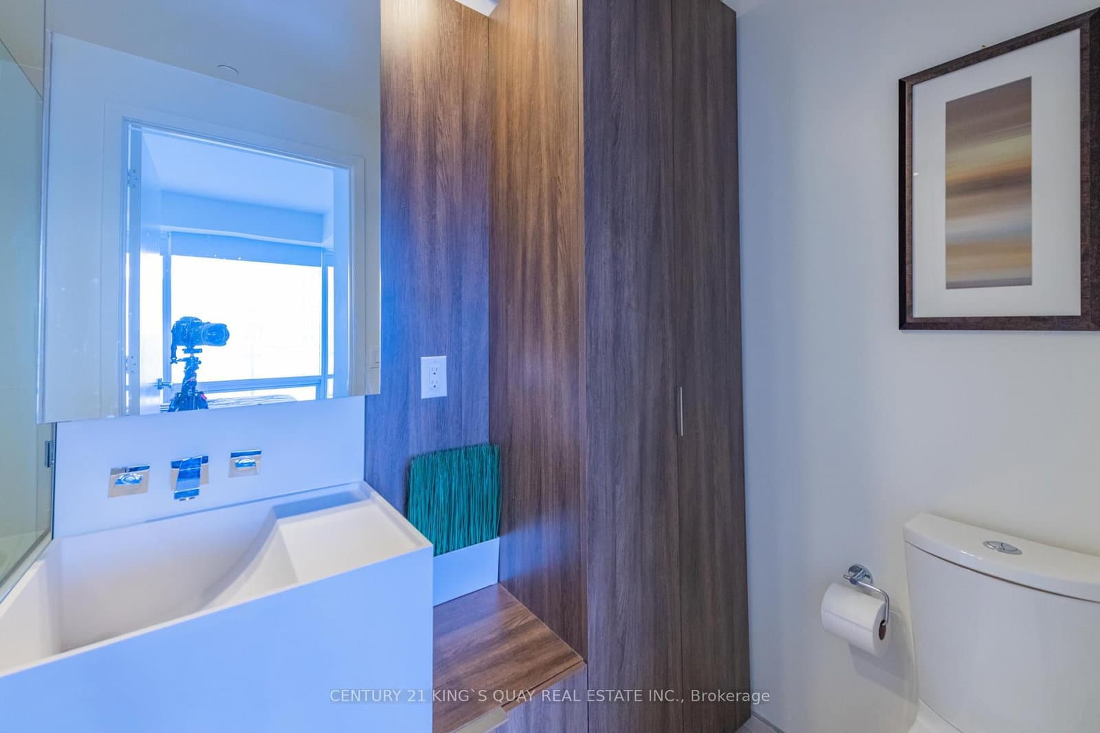 1 Bloor Street E, Unit 1708 thumbnail 18