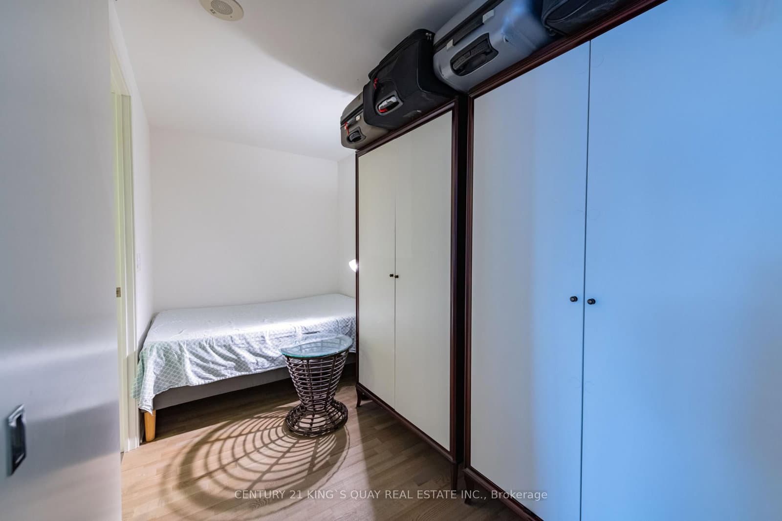 1 Bloor Street E, Unit 1708 thumbnail 19