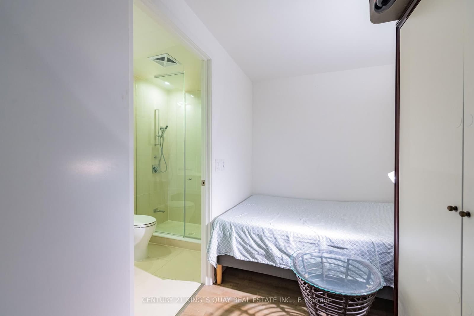 1 Bloor Street E, Unit 1708 thumbnail 20