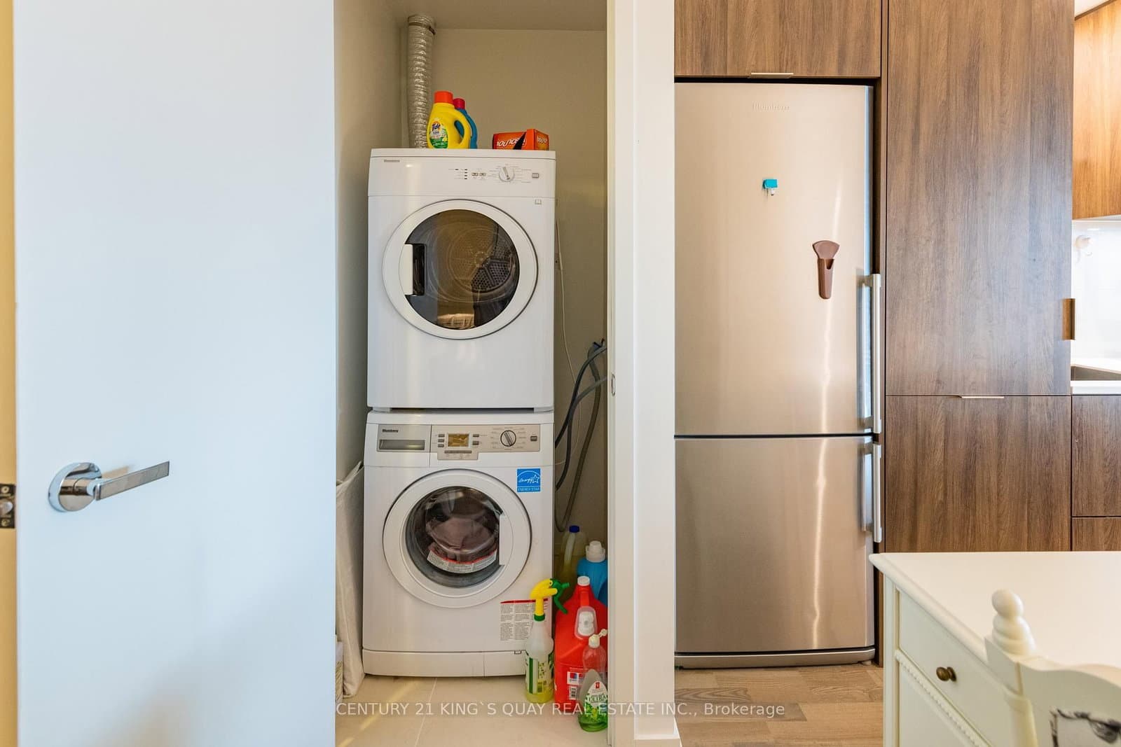 1 Bloor Street E, Unit 1708 thumbnail 9