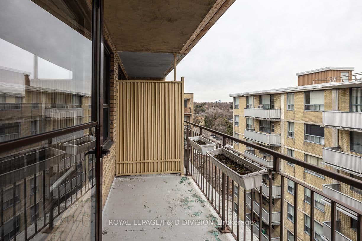 660 W Eglinton Avenue W, Unit 716 thumbnail 11