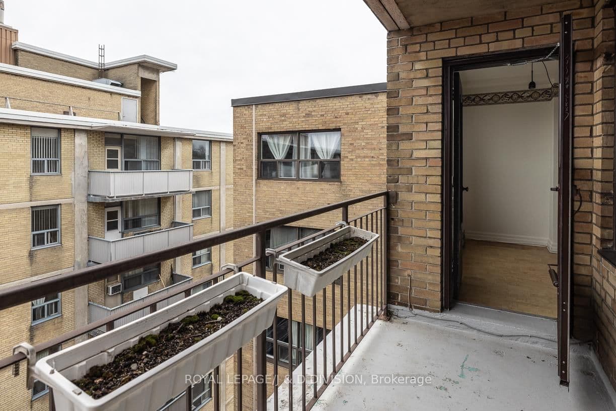 660 W Eglinton Avenue W, Unit 716 thumbnail 12