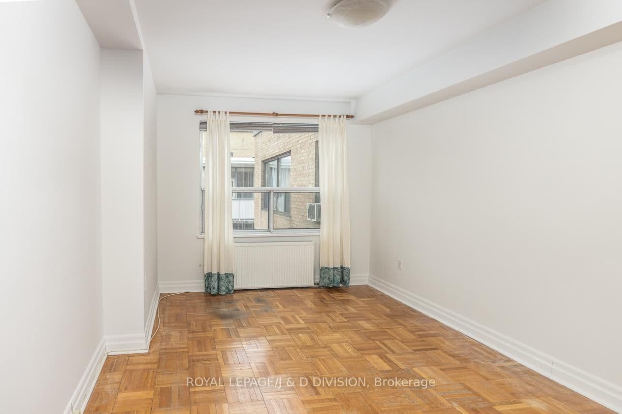 660 W Eglinton Avenue W, Unit 716 thumbnail 15