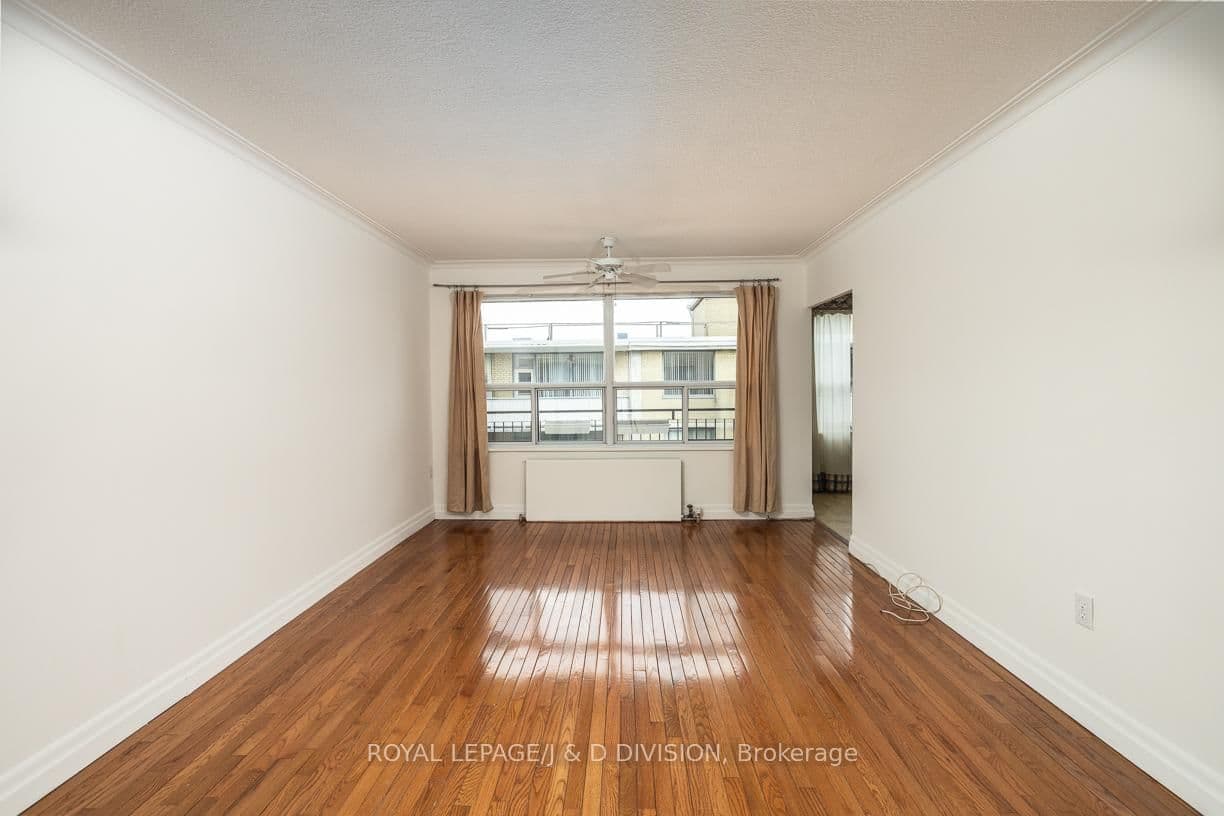 660 W Eglinton Avenue W, Unit 716 thumbnail 2