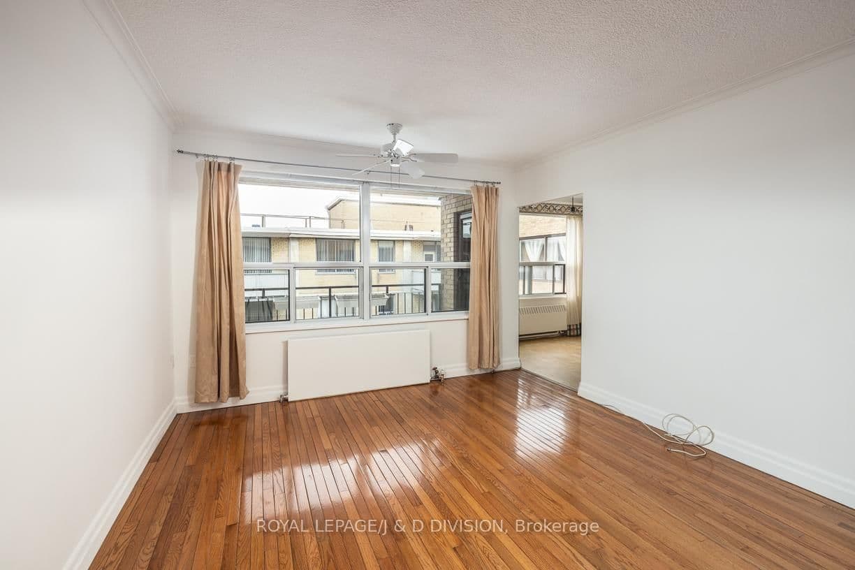 660 W Eglinton Avenue W, Unit 716 thumbnail 3
