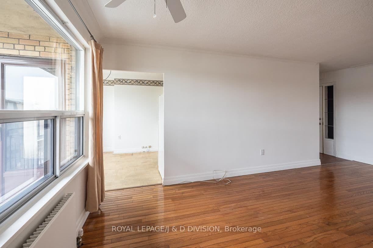 660 W Eglinton Avenue W, Unit 716 thumbnail 4