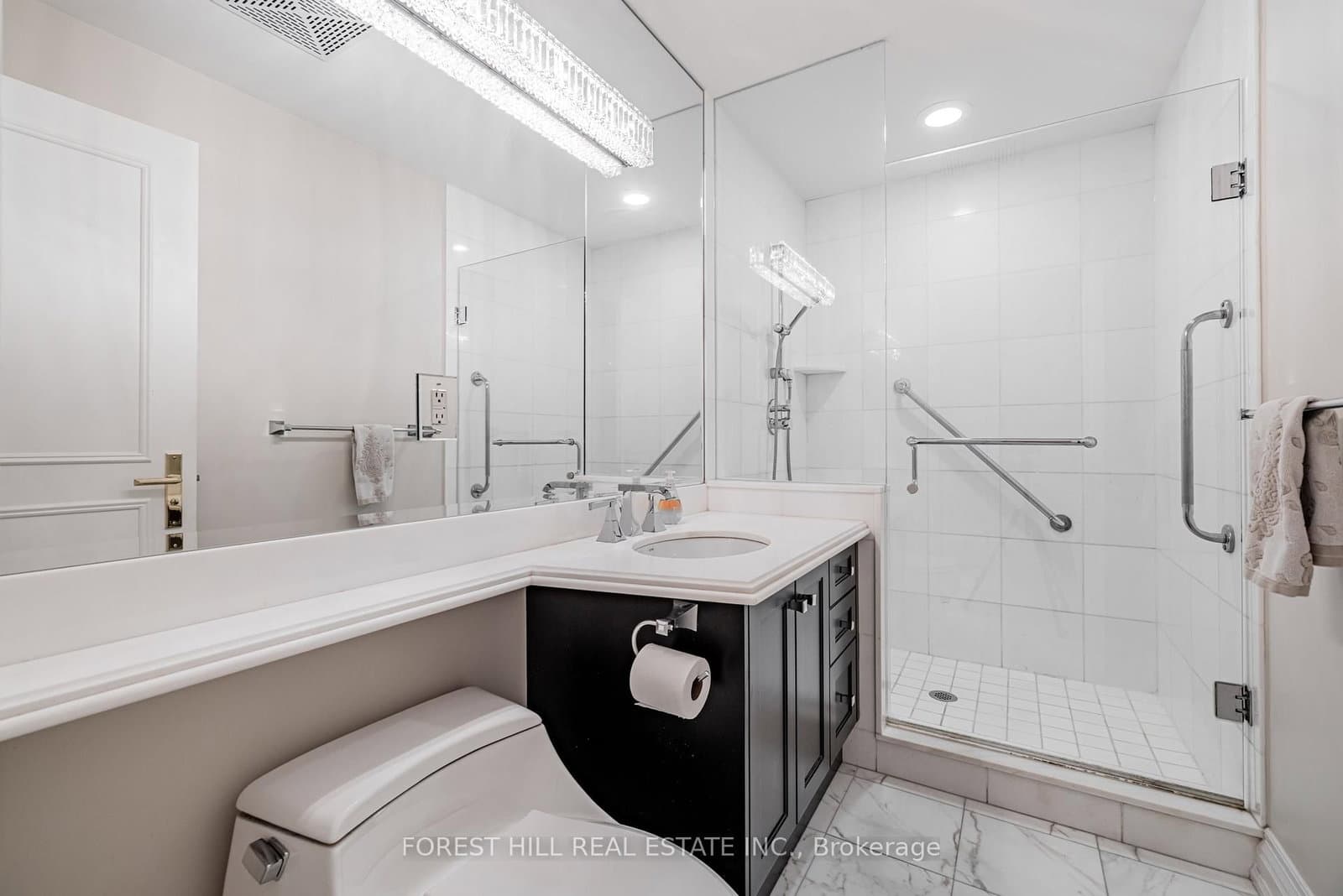 38 Avenue Road, Unit 2002 thumbnail 32