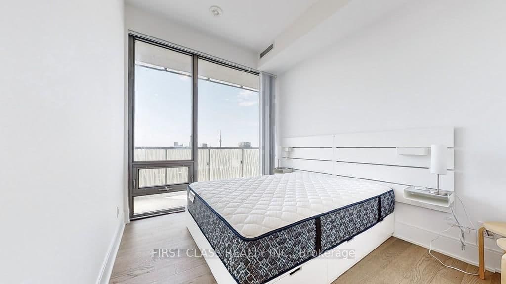 50 Charles Street E, Unit LPH5403 thumbnail 11