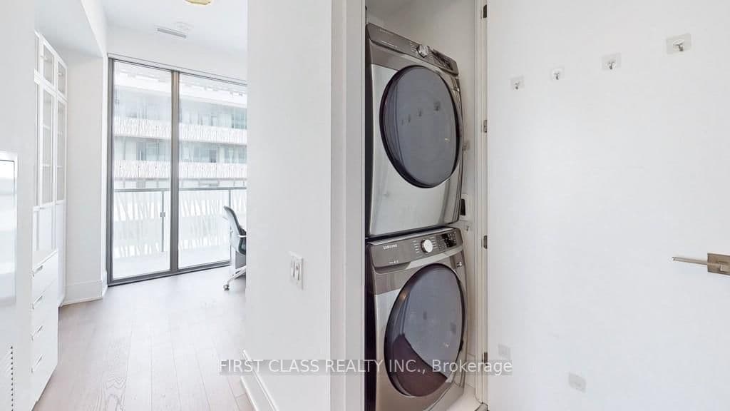 50 Charles Street E, Unit LPH5403 thumbnail 15