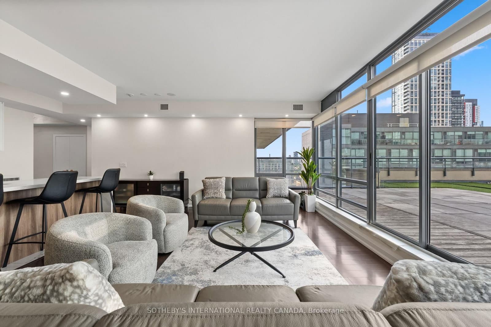 438 King Street W, Unit 1501 thumbnail 10