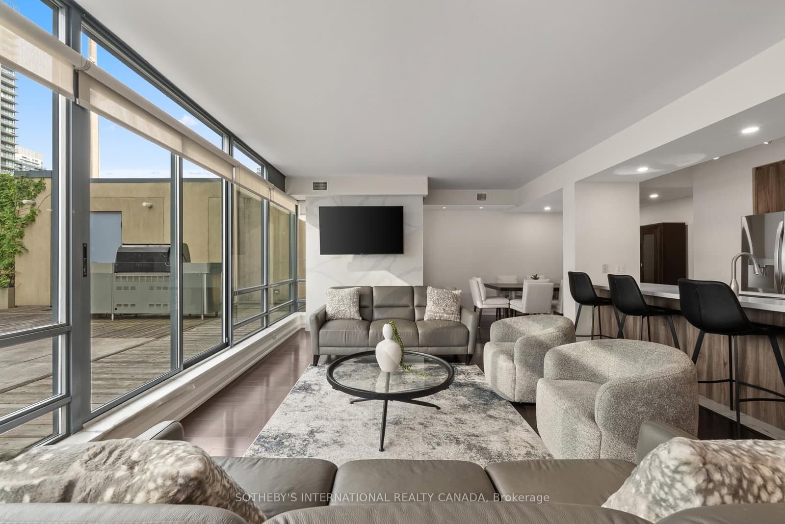 438 King Street W, Unit 1501 thumbnail 11