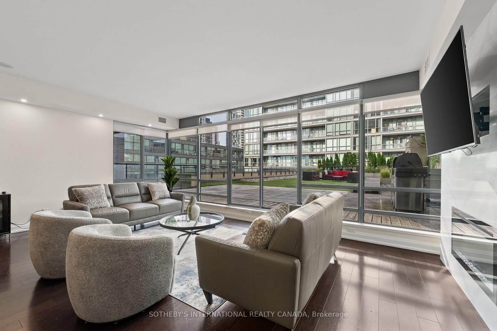 438 King Street W, Unit 1501 thumbnail 3