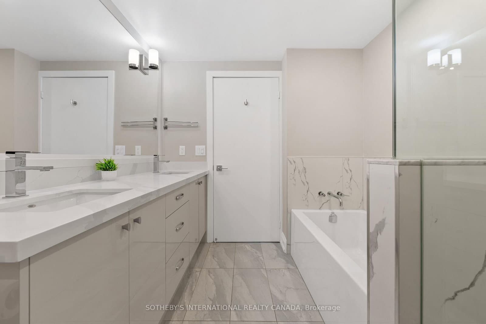 438 King Street W, Unit 1501 thumbnail 34