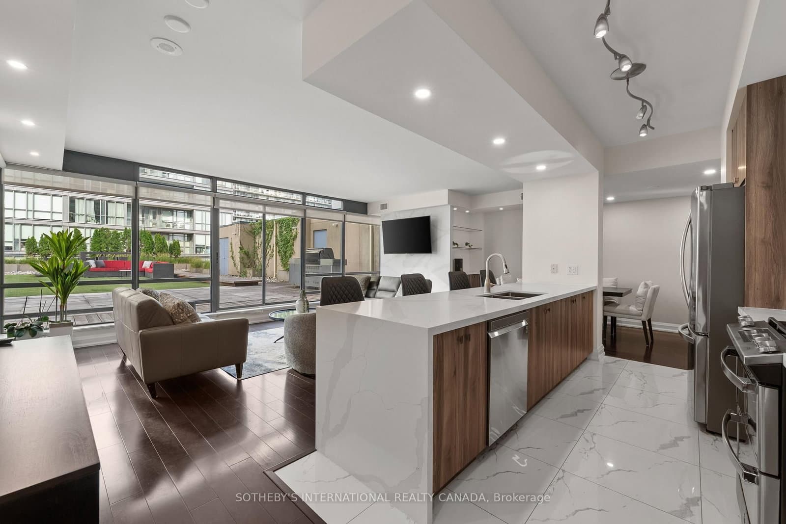438 King Street W, Unit 1501 thumbnail 5