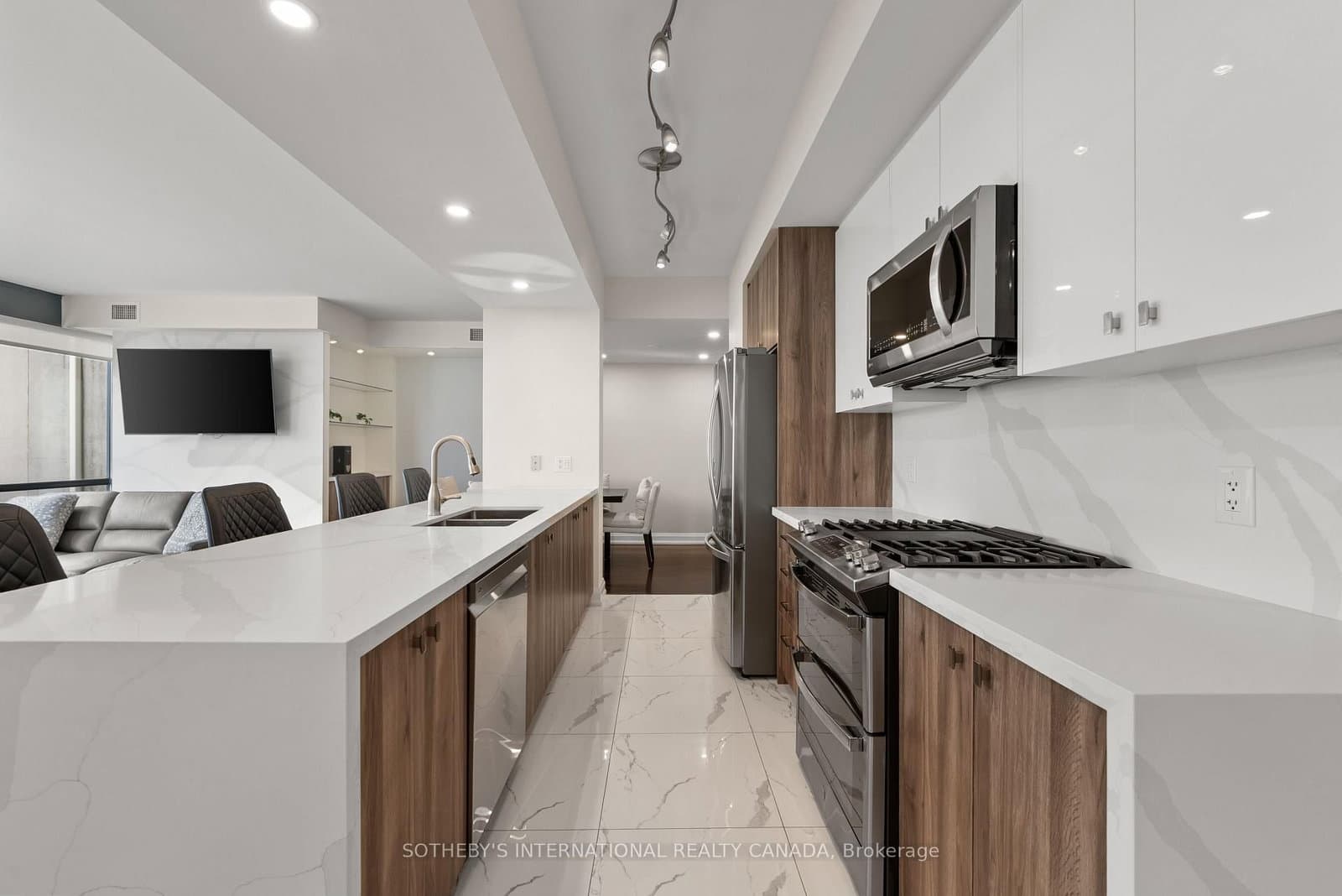 438 King Street W, Unit 1501 thumbnail 6