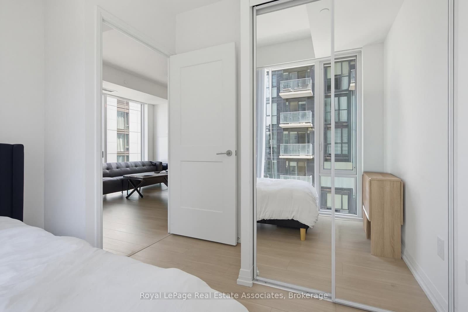 8 Widmer Street, Unit 2403 thumbnail 14