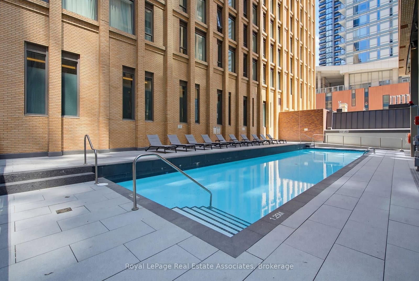 8 Widmer Street, Unit 2403 thumbnail 16