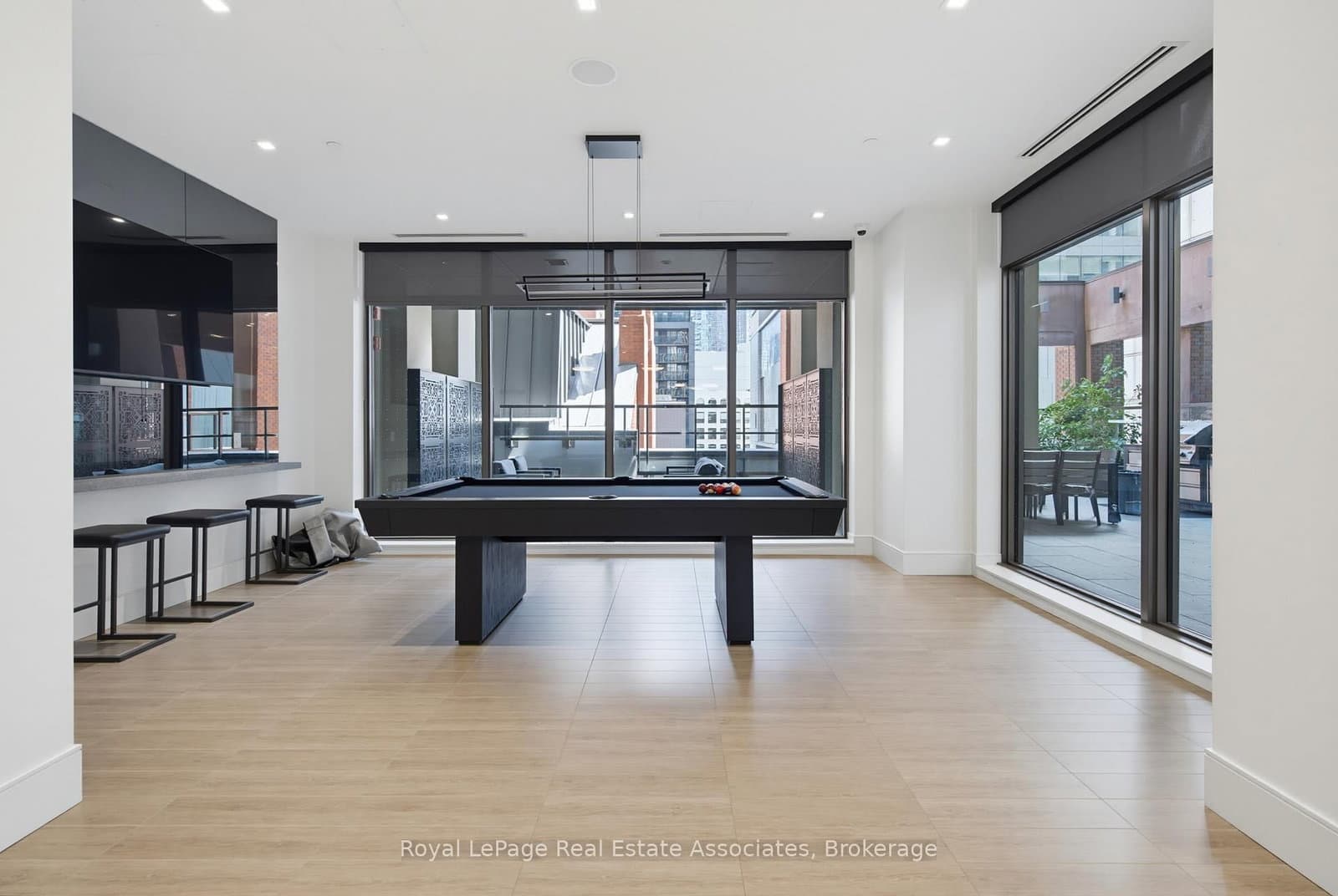 8 Widmer Street, Unit 2403 thumbnail 23