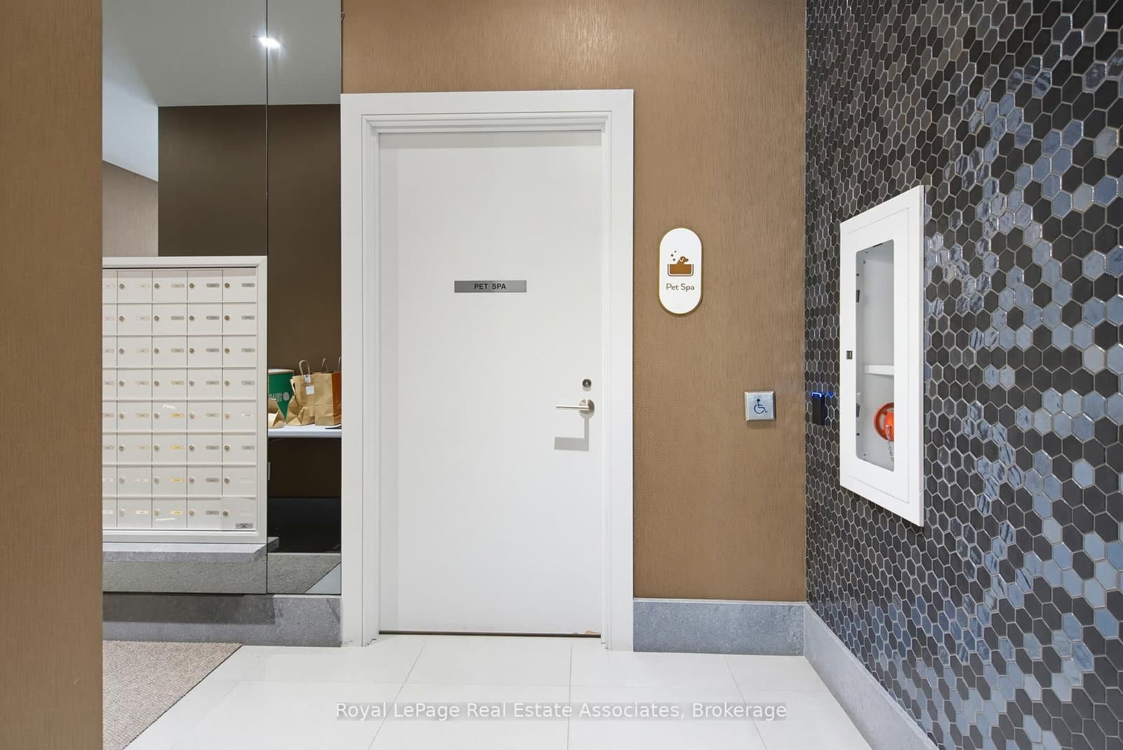 8 Widmer Street, Unit 2403 thumbnail 24