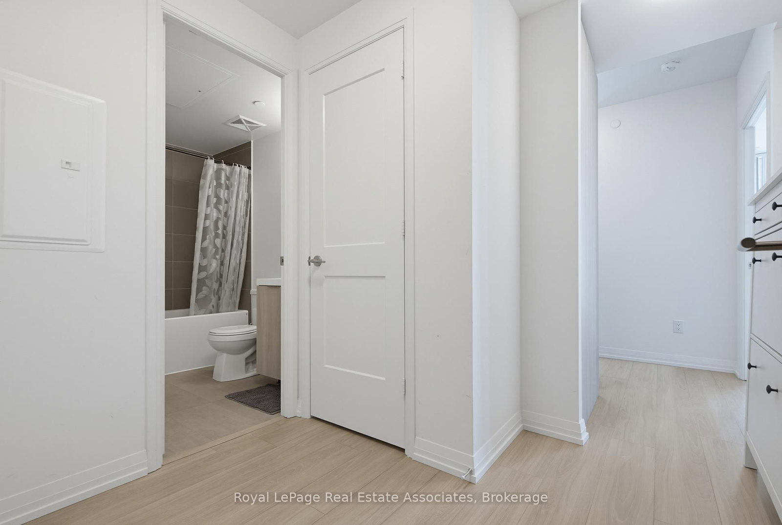 8 Widmer Street, Unit 2403 thumbnail 5