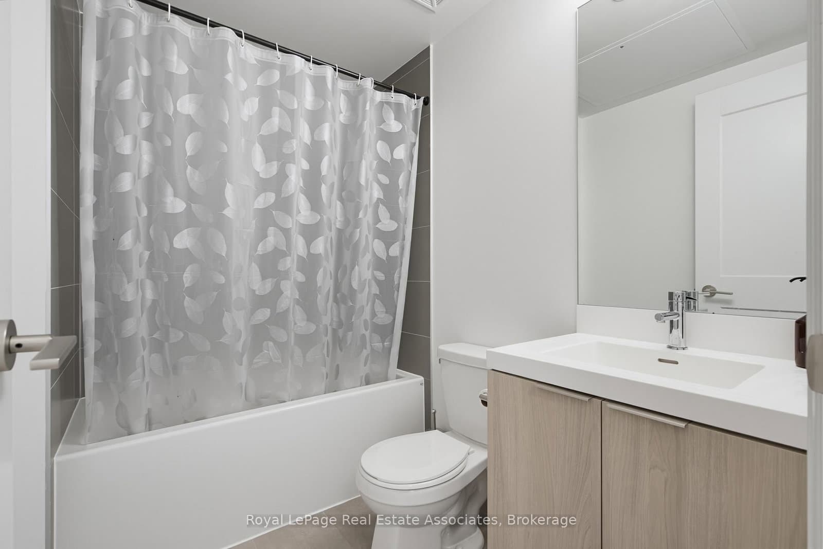 8 Widmer Street, Unit 2403 thumbnail 6
