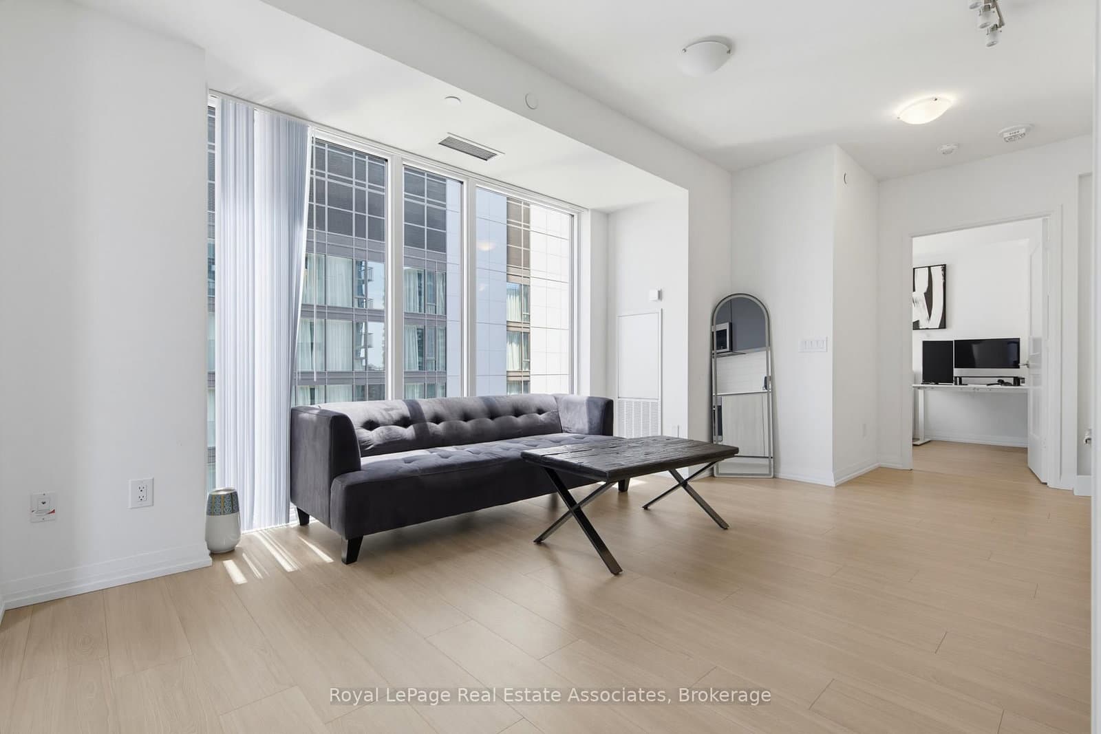 8 Widmer Street, Unit 2403 thumbnail 8