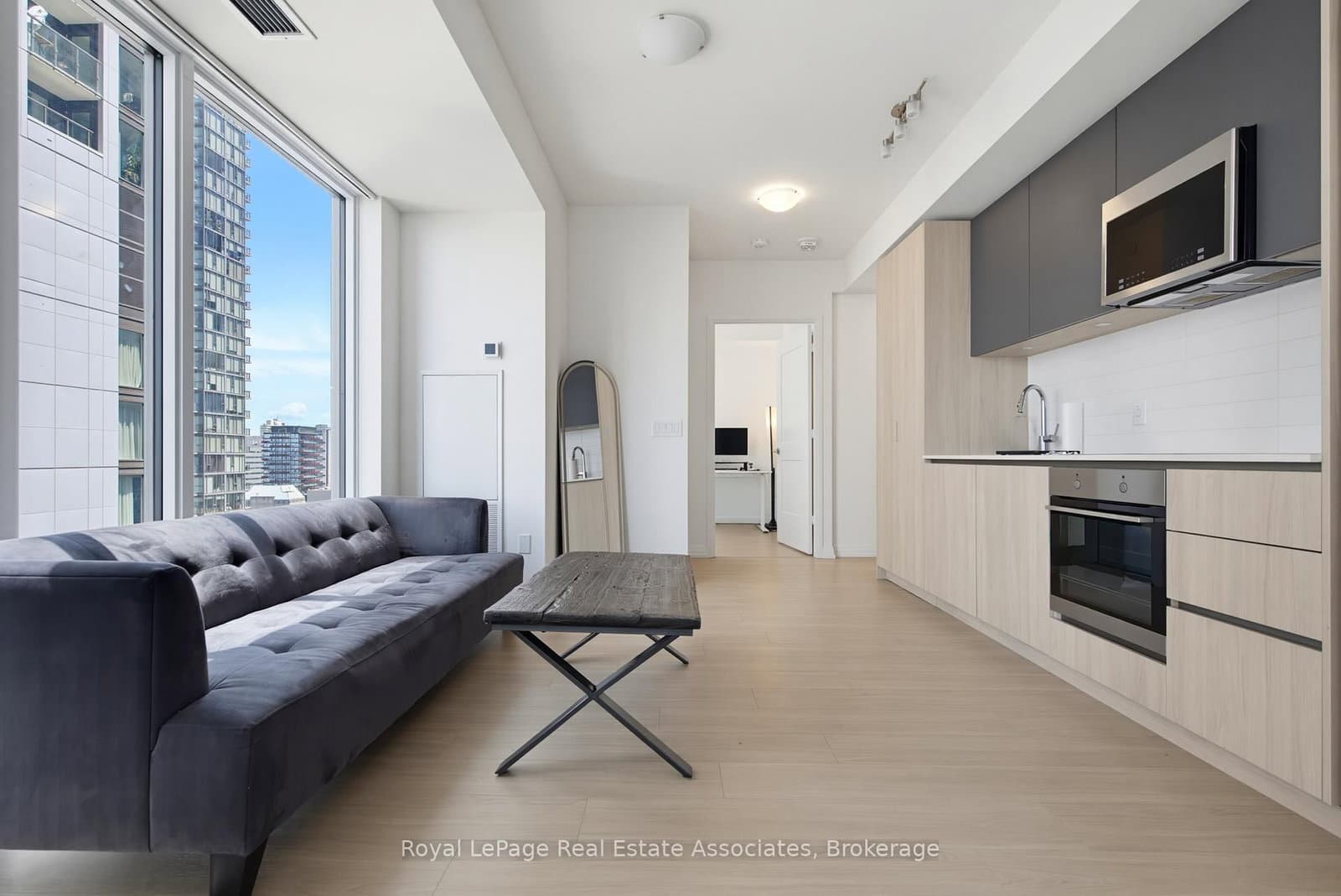 8 Widmer Street, Unit 2403 thumbnail 9