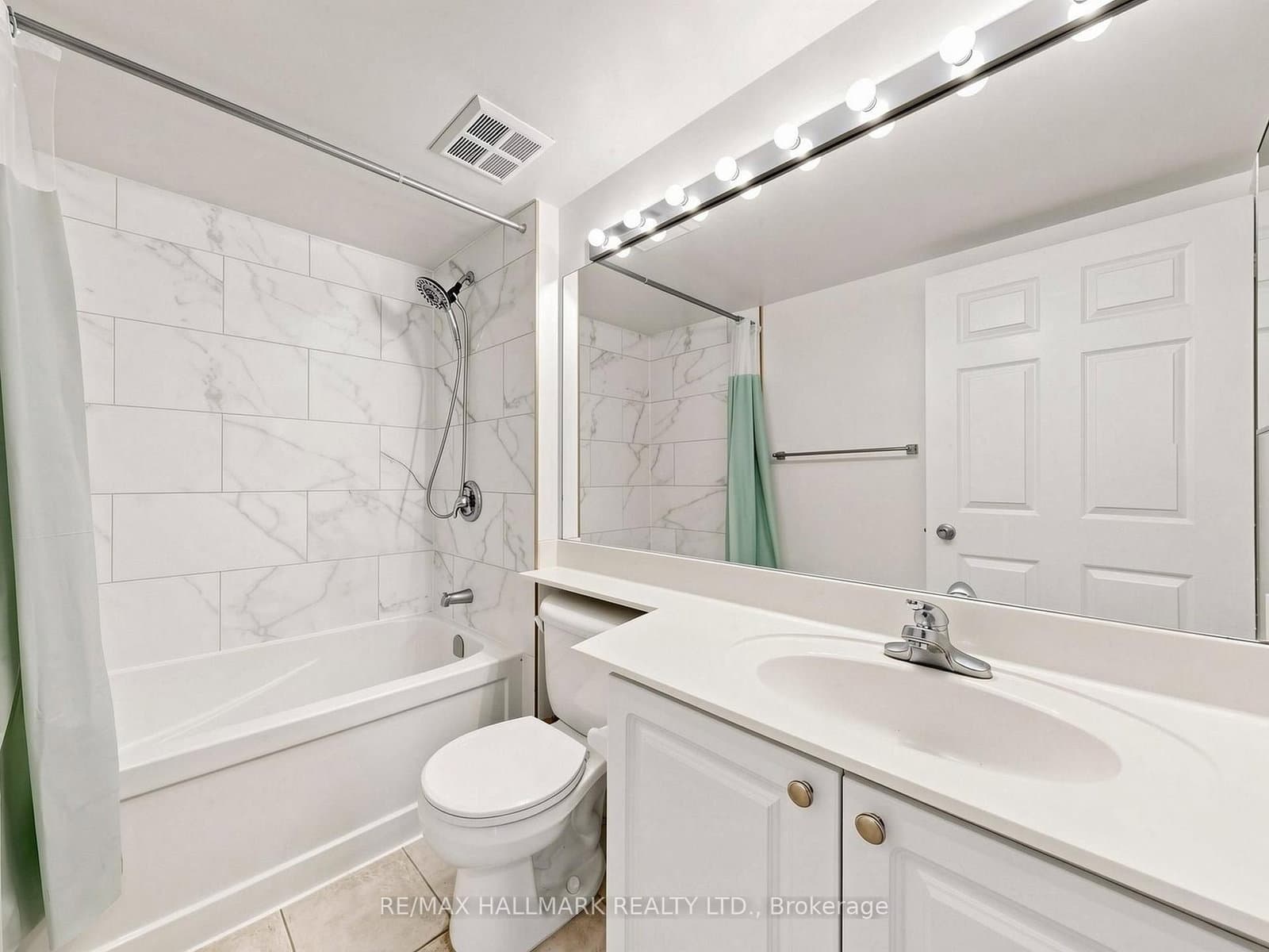 35 Finch Avenue E, Unit 1808 thumbnail 21