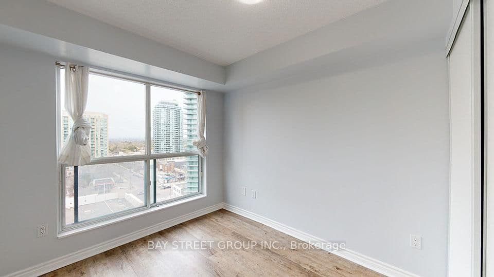 7 Lorraine Drive, Unit 1701 thumbnail 10