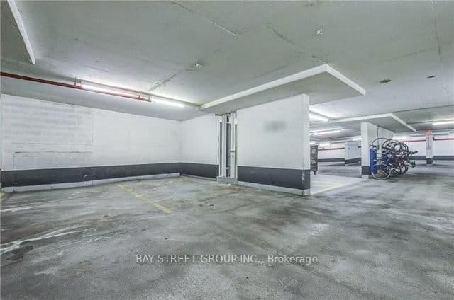 7 Lorraine Drive, Unit 1701 thumbnail 15