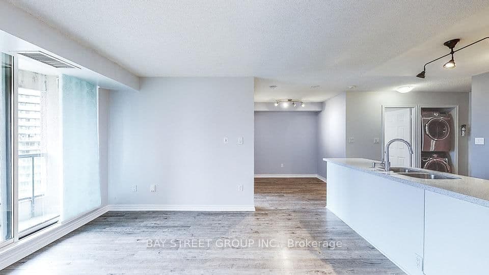 7 Lorraine Drive, Unit 1701 thumbnail 5
