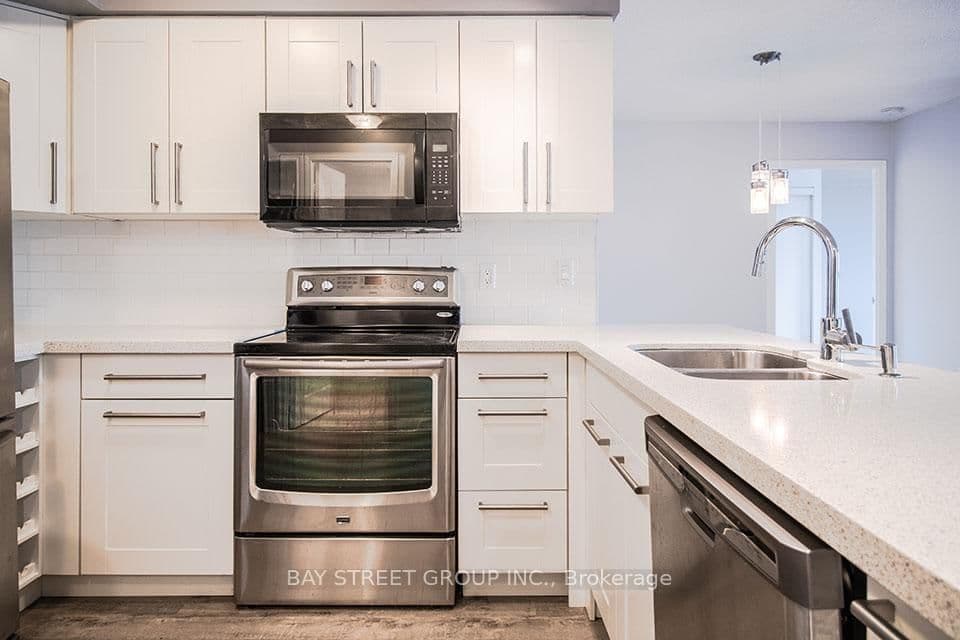 7 Lorraine Drive, Unit 1701 thumbnail 8