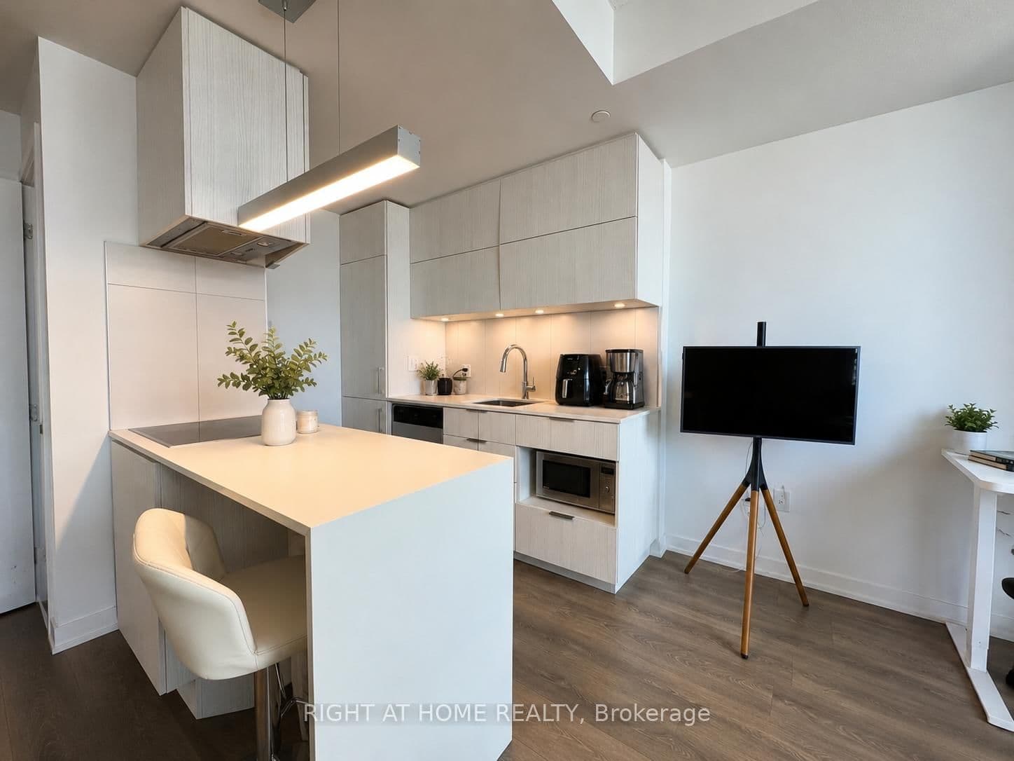 20 Richardson Street, Unit 3106 thumbnail 2